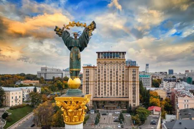 Київ готується до тривалих відключень: У столиці створюють запаси води та продуктів