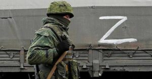 Гроші пішли контрактникам на війну: У регіонах РФ відкладають підвищення зарплат бюджетникам