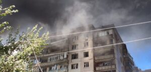 Росія вдарила авіабомбою прямо по евакуаційному пункту Краматорська: всередині були цивільні та гуманітарії
