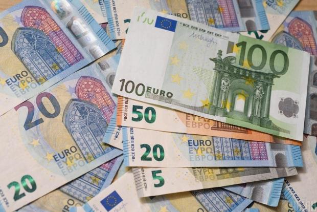 Поїздка до Києва коштувала британському політику банківського рахунку – причиною назвали “санкції”