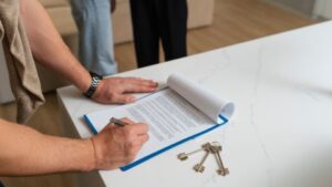 Шалена конкуренція: Де в Україні найважче купити чи орендувати житло