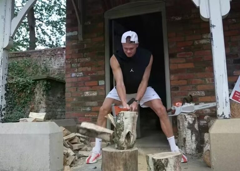 Замість м'яча – сокира: Голанд здивував своїм хобі