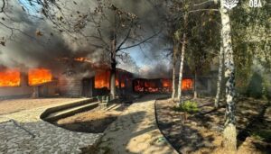 Реактивний дрон ударив по передмістю Одеси: загорілися приватні будинки