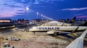 Зимове турбулентне небо: як нафтова криза змушує лоукостер Ryanair масово скорочувати розклад польотів