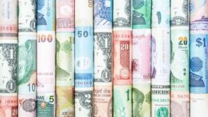 Долар і євро пішли вниз: де 11 вересня валюту продають найдешевше