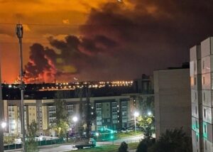 Зеленський: У РФ уражено НПЗ і військовий аеродром