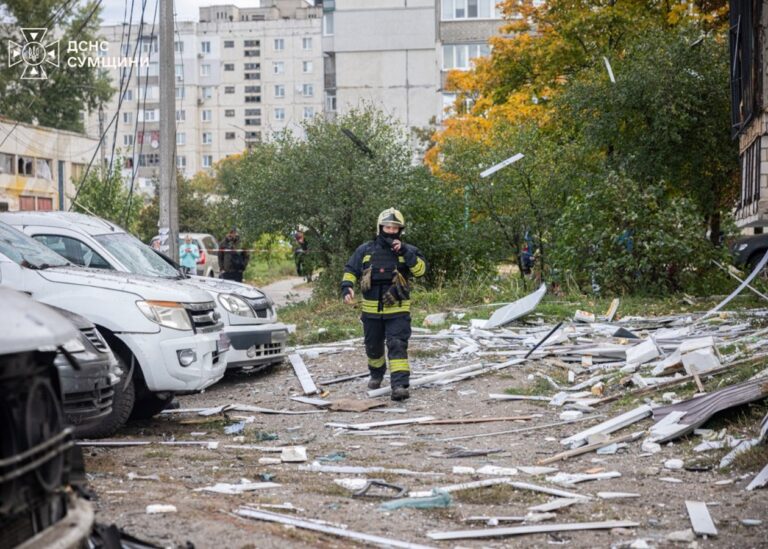 У Сумах російські КАБи влучили поруч із багатоповерхівками