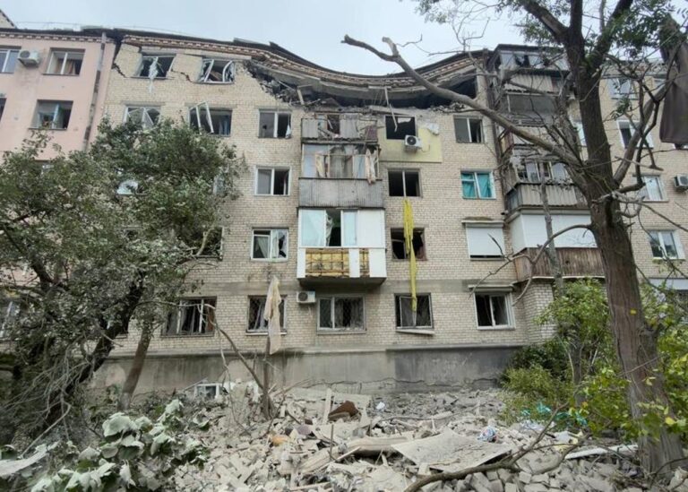 Авіаудари по Херсону: постраждали десятки людей